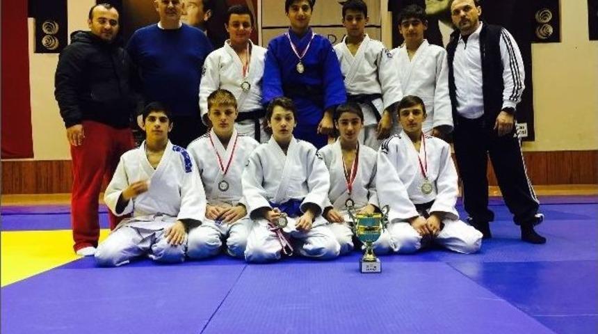 B&uuml;y&uuml;kşehirli Judocular Kocaeli&rsquo;yi Zirveye &Ccedil;ıkarıyor