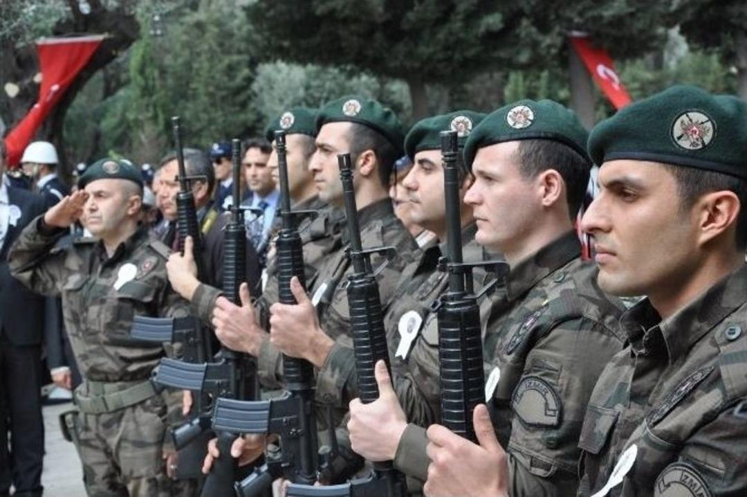 İzmir Işıkkent Polis Şehitliğinde Anma T&ouml;reni