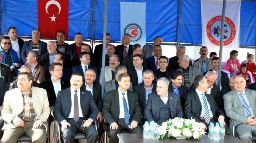 T&uuml;rk-İş'in Soma'da Yaptıracağı Okul I&ccedil;in Ilk Har&ccedil; D&ouml;k&uuml;ld&uuml;