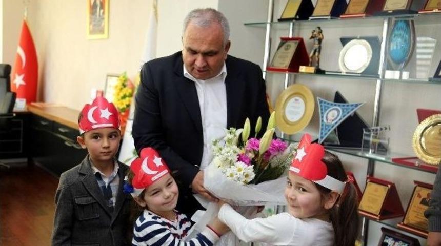 Minik &Ouml;ğrencilerden Başkan Tollu&rsquo;ya Ziyaret