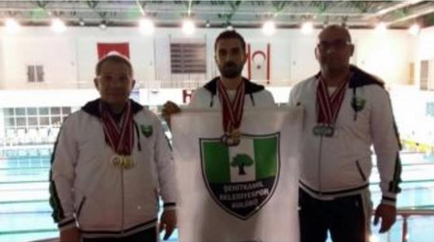 Şehitkamilli Y&uuml;z&uuml;c&uuml;lerin Havuzda 7&rsquo;den 70&rsquo;e Başarısı S&uuml;r&uuml;yor