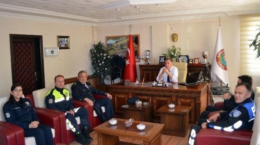 Polislerden Başkan Vekili Boz&rsquo;a Ziyaret