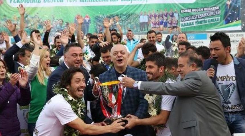 Manisa B&uuml;y&uuml;kşehir Belediyespor'da Kupa Sevinci