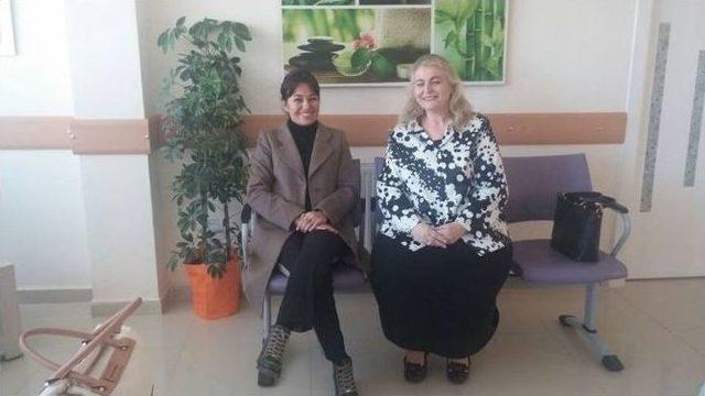 Afyonkarahisar Valisi Hakan Yusuf G&uuml;ner&rsquo;in Eşi Berrin G&uuml;ner, Afyonkarahisar Sağlıklı Yaşam Merkezi Ve Annelik Okulunu Ziyaret Etti 1