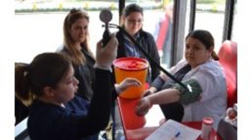 Kapaklı&rsquo;da &Ouml;ğretmen Ve Veliler Kan Bağışında Bulundu