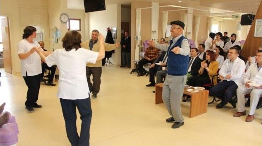 Kanser Hastalarına M&uuml;zik Dinletisi