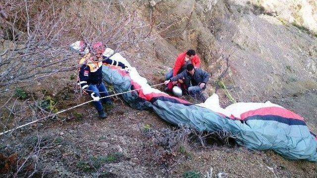 Tekirdağ’da 600 Metreden Yere Çakılan Paraşütçünün Kurtarılma Anı Kamerada