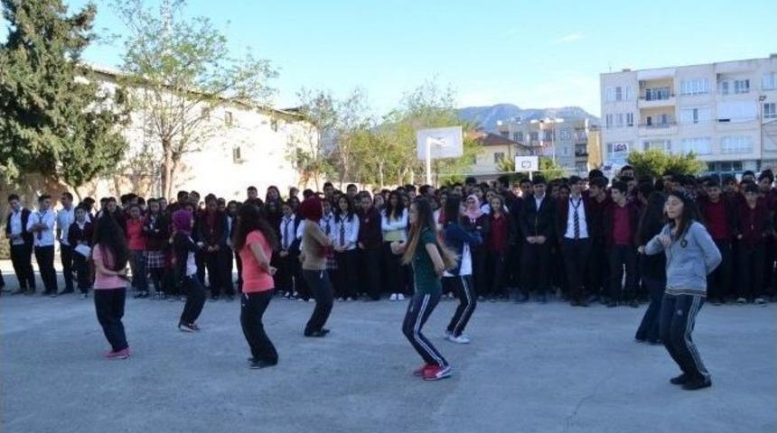 Halk Oyunları Yarışmasında Bozyazı &Ccedil;ok Programlı Anadolu Lisesi 2. Oldu