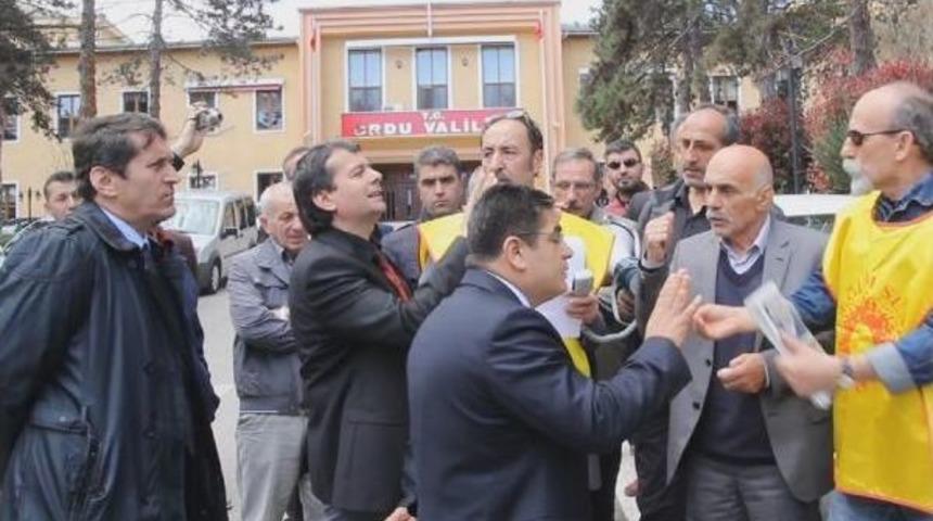 Valilik &Ouml;n&uuml;nde A&ccedil;ıklama Yapmak Isteyen Eğitimcilere Polis Engeli