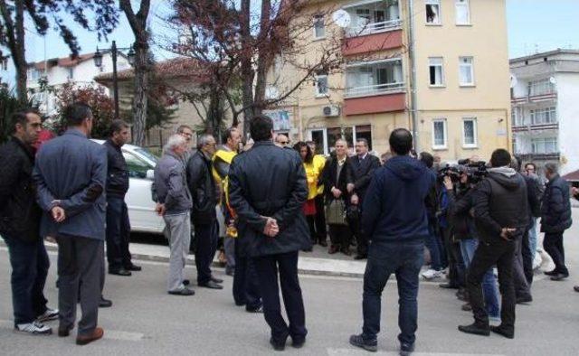 Valilik Önünde Açıklama Yapmak Isteyen Eğitimcilere Polis Engeli