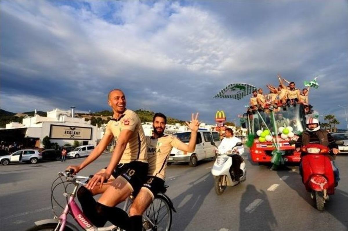 Bodrumspor, Şampiyonluğu Taraftarıyla Kutladı