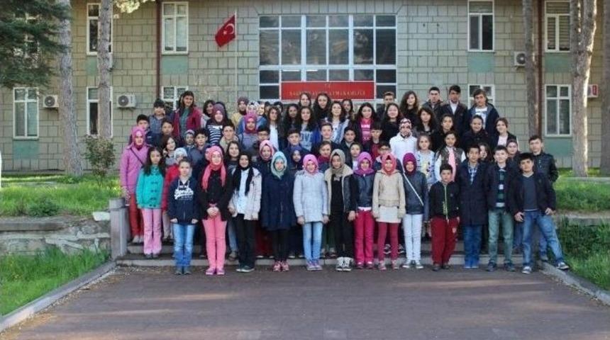 Sarıcakayalı &Ouml;ğrenciler İlk Kez &Uuml;niversite K&uuml;t&uuml;phanesini Ziyaret Etti