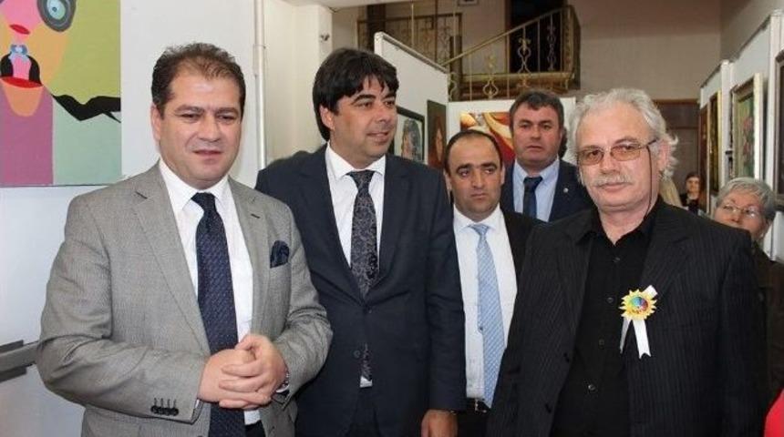 Fo&ccedil;a&rsquo;da &ldquo;&ouml;rg&uuml;tl&uuml; Sanat İ&ccedil;in Dayanışma Sergisi&rdquo;