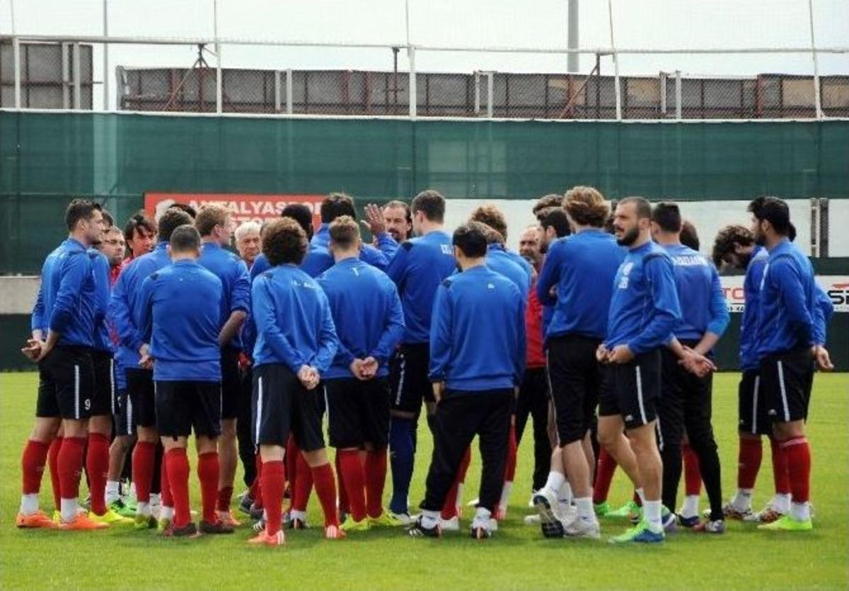 Antalyaspor, Denizlispor Hazırlıklarına Moralsiz Başladı