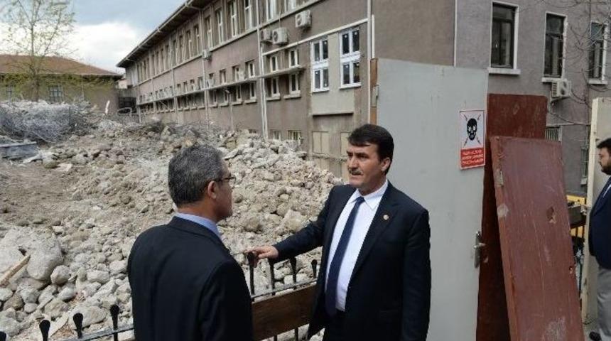 Depreme Dayanıklı Olmadığı Tespit Edilen Defterdarlık Binası Yıkıldı