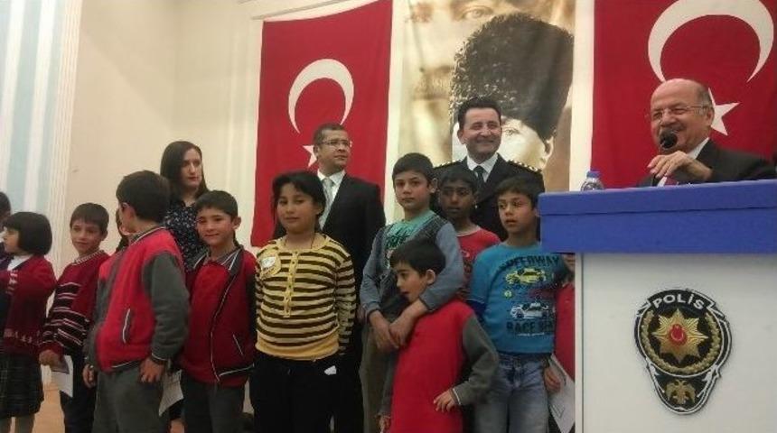 Kırıkkale Polisi&rsquo;nden 375 &Ouml;ğrenciye Giysi Yardımı