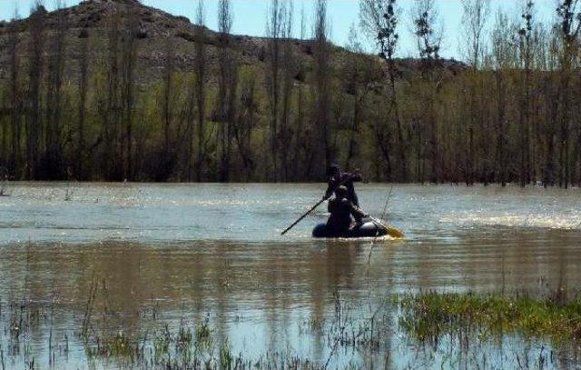 Göle Dönen Tarlalarında Balık Tuttular