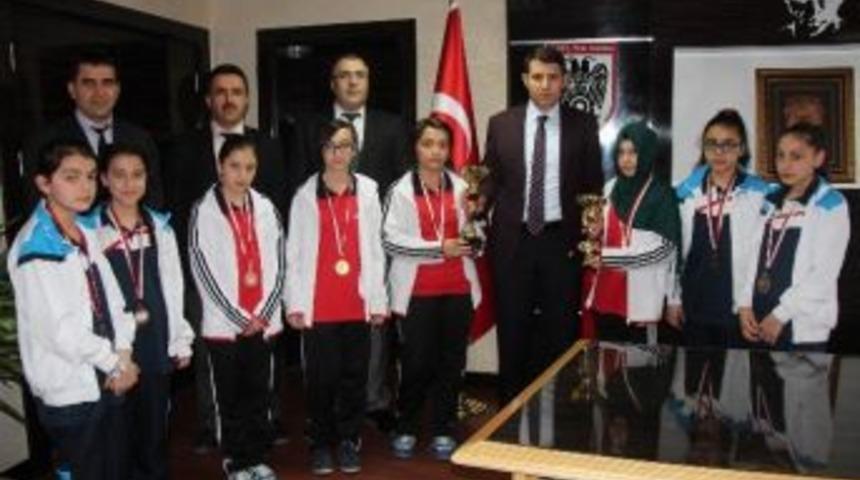 Sivas İl &Ouml;zel İdaresi Masa Tenisi Takımından, Ayhan&rsquo;a Ziyaret