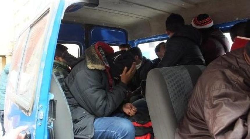 Burhaniye'de 14 Ka&ccedil;ak Yakalandı