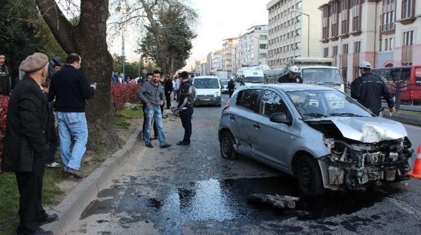 Ordu&rsquo;da Otomobil Direğe &Ccedil;arptığı: 1 Yaralı