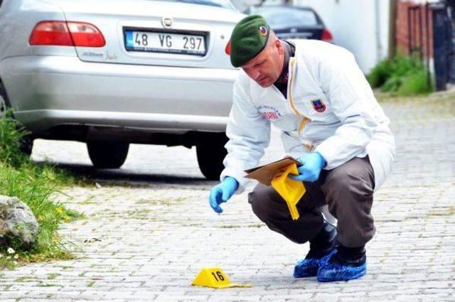 Tesisat&ccedil;ı, Boğazından Bı&ccedil;aklanarak &Ouml;ld&uuml;r&uuml;lm&uuml;ş Bulundu 1