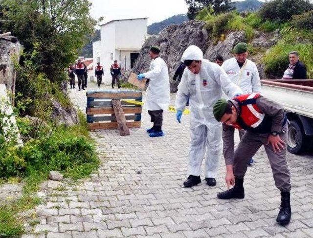 Tesisat&ccedil;ı, Boğazından Bı&ccedil;aklanarak &Ouml;ld&uuml;r&uuml;lm&uuml;ş Bulundu 2