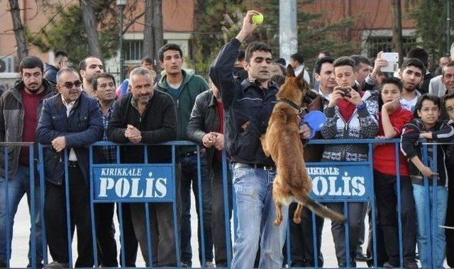 Polis K&ouml;peklerinin G&ouml;sterisi Nefes Kesti 1