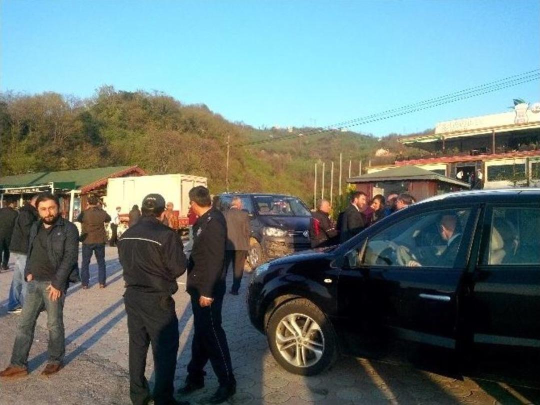 Kamyon Dinlenme Tesisine Girdi: 1 &Ouml;l&uuml;, 4 Yaralı