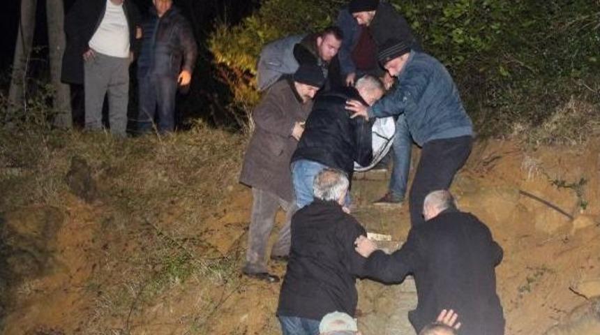 Arı Kovanlarının Yanında &Ouml;l&uuml; Bulundu