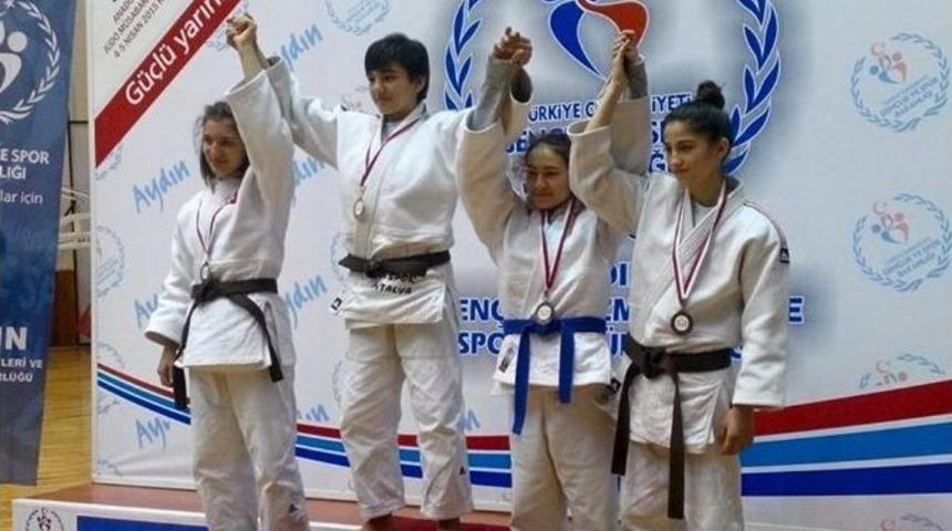 Trabzon Bayan Judo Takımı T&uuml;rkiye Şampiyonu