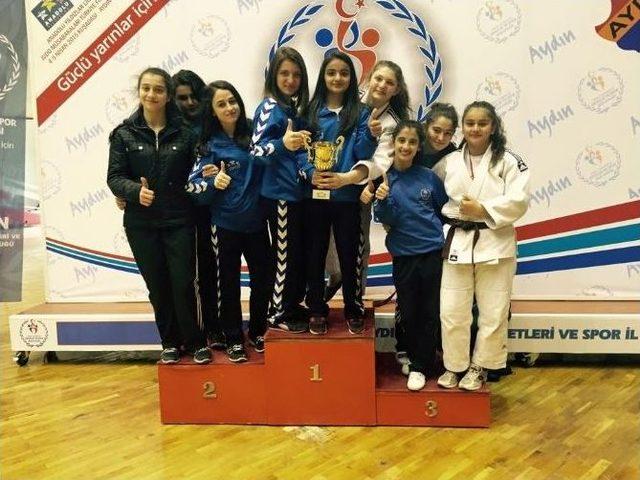 Trabzon Bayan Judo Takımı Türkiye Şampiyonu