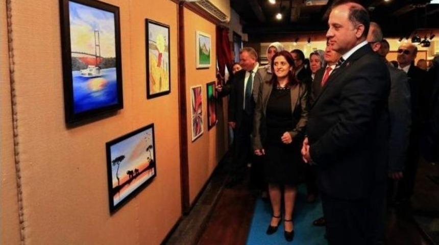 &Ouml;ğretmenleriyle Resim Sergisi A&ccedil;tılar