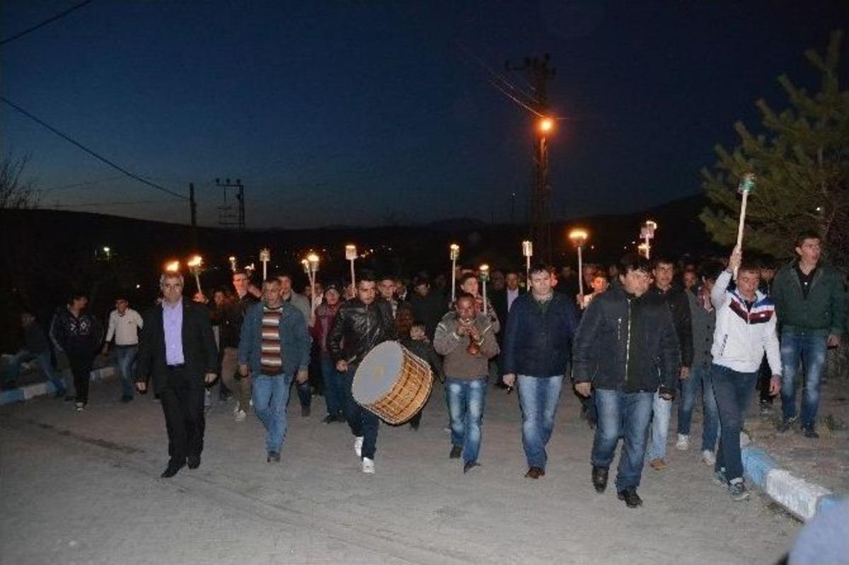 Şenkaya&rsquo;da Fener Alayı Ve Meşale G&ouml;sterisi