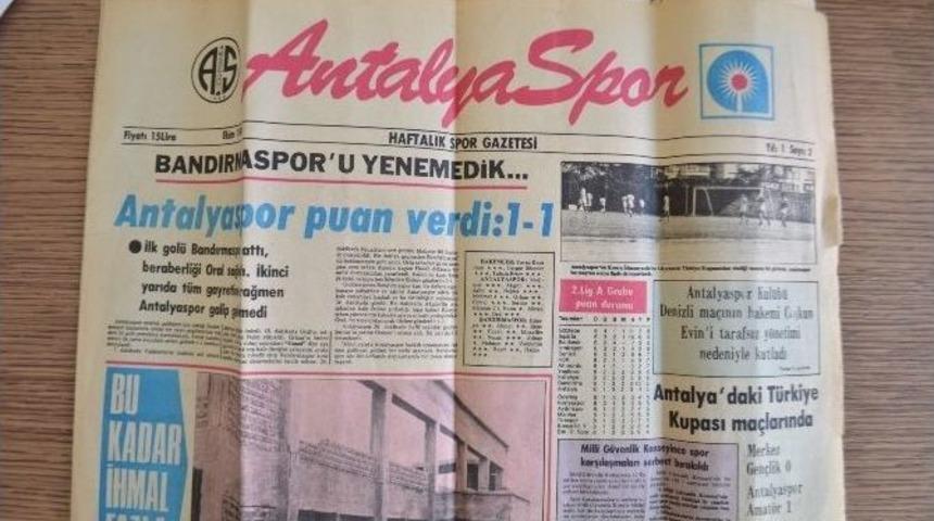 .milletvekili Adayı Budak&rsquo;a 35 Yıllık Gazete Hediyesi