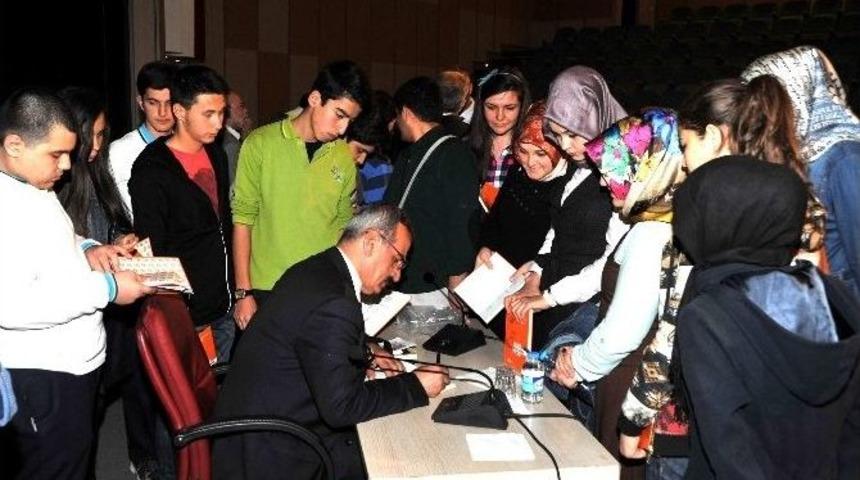 Necip Evlice, Ad&uuml;&rsquo;de Okuyucularıyla Buluştu&rlm;