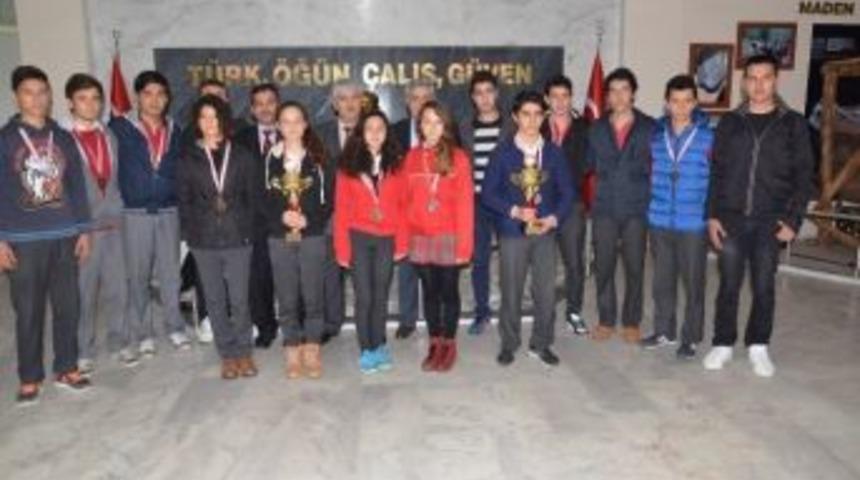 Dalaman Anadolu Lisesi Şampiyonlarından Başkan Şaşmaz&rsquo;a Ziyaret