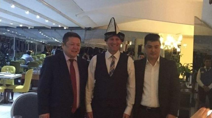 Kırgız Sağlık&ccedil;ıların Kılavuzu Adana Medline Oldu