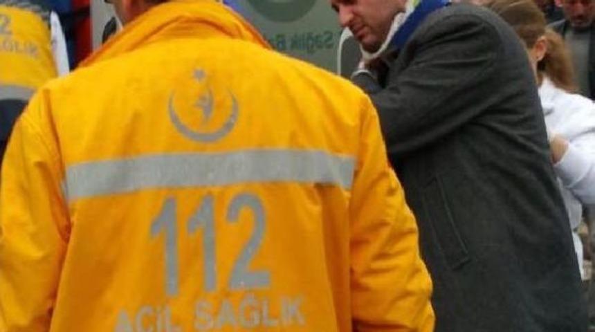 D&uuml;zce'de Iki Otomobil &Ccedil;arpıştı: 1 Yaralı