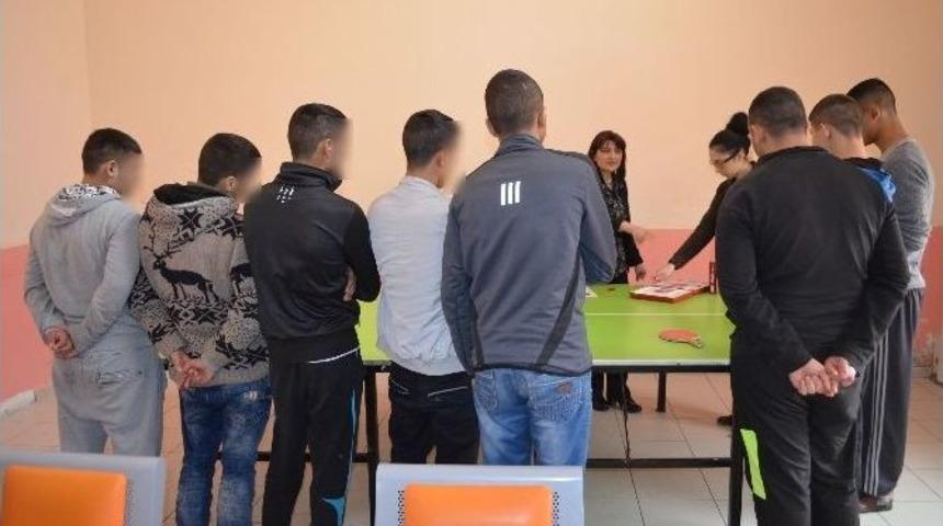 Başkan Ak Mahkum &Ccedil;ocuklara Mangala Hediye Etti