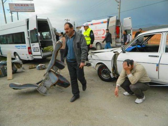 Kadın Orman Işçilerini Taşıyan Minibüs Kaza Yaptı: 21 Yaralı