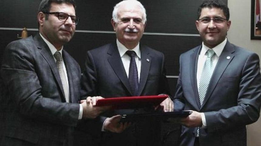 Atat&uuml;rk &Uuml;niversitesi'nde Doktorlara Internet &Uuml;zerinden Otizm Eğitimi