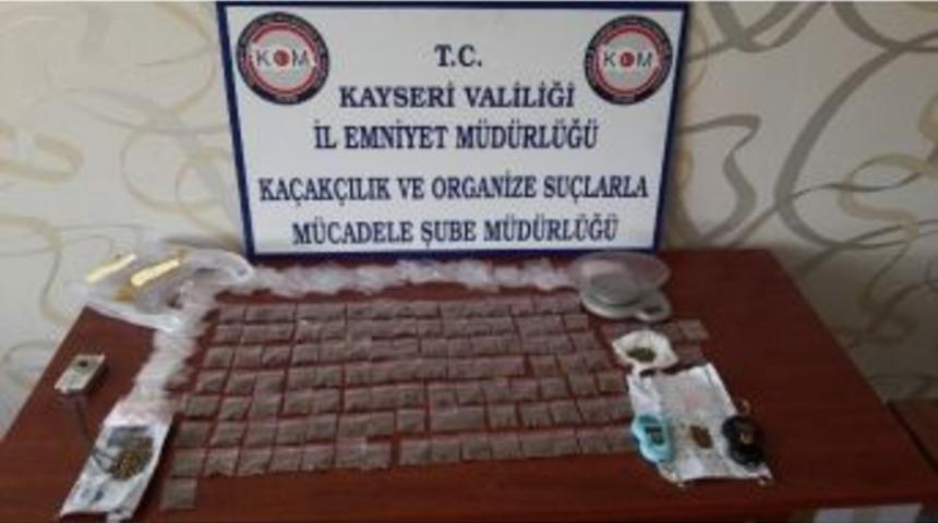 Sigara Paketinden Uyuşturucu &Ccedil;ıktı