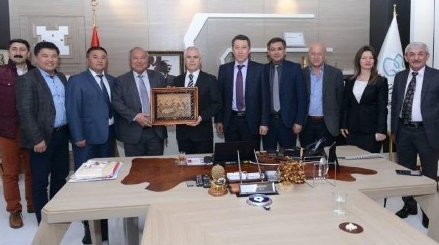 Kırgız B&uuml;rokratlar Nil&uuml;fer Belediyesi&rsquo;nin Planlarını İnceledi