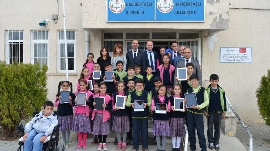 Berko İla&ccedil;&rsquo;tan Beş Okula Tablet Bilgisayar