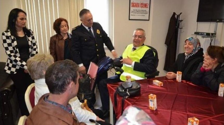 Boz&uuml;y&uuml;k&rsquo;te Engelliler Derneği&rsquo;nden İl&ccedil;e Emniyet M&uuml;d&uuml;rl&uuml;ğ&uuml;&rsquo;ne Ziyaret