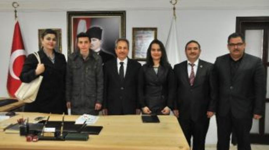 T&uuml;bitak Birincisi Ekip&rsquo;ten Başkan Akkaya&rsquo;ya Ziyaret