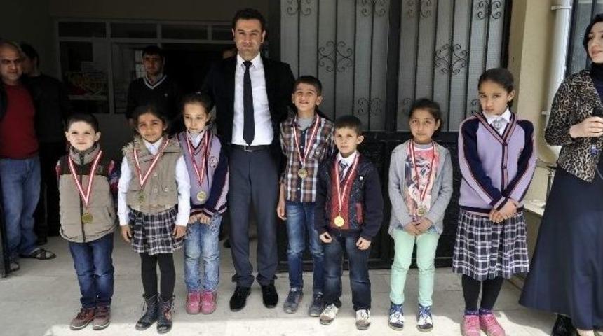 Deneme Sınavında İl Birincisi Olan &Ouml;ğrenciye &Ccedil;eyrek Altın