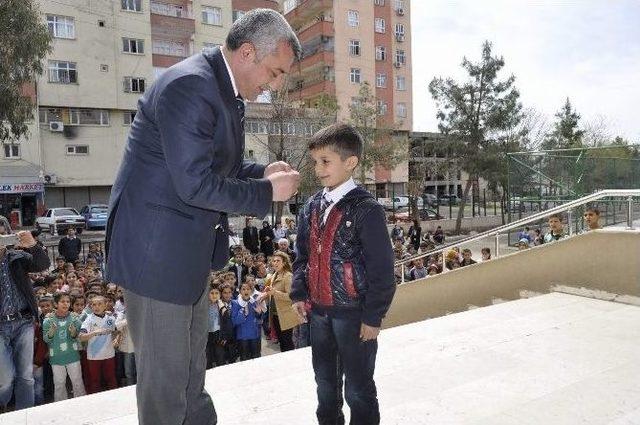 Deneme Sınavında İl Birincisi Olan Öğrenciye Çeyrek Altın 1