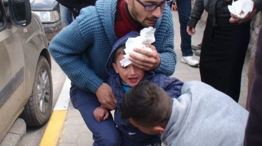 Annesinin Alışveriş Yapmaya Gittiği &Ccedil;ocuğa Otomobil &Ccedil;arptı