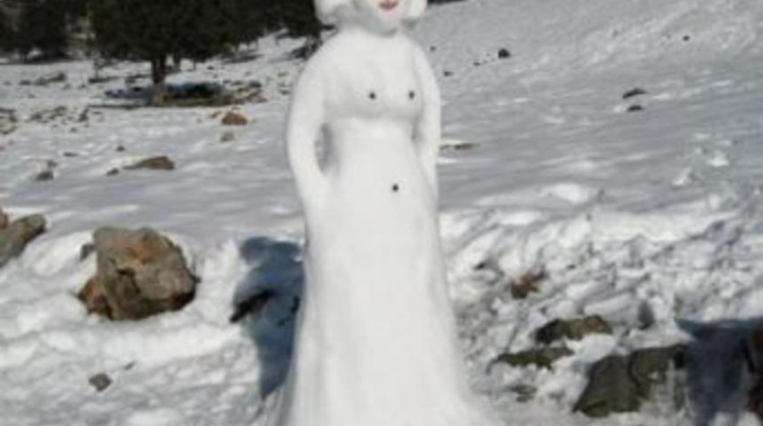 "nude" Snowwoman Gets Turkish Teacher Into Trouble